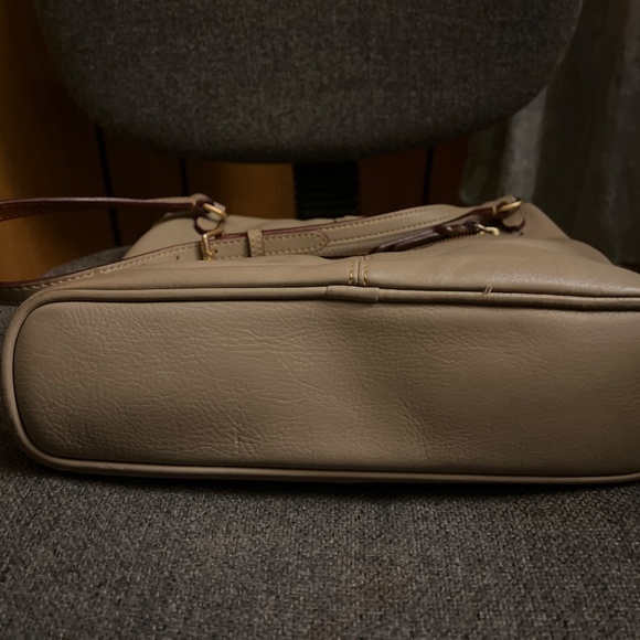 Dooney and Bourke Taupe toggle front florentine leather bag - Picture 6 of 9